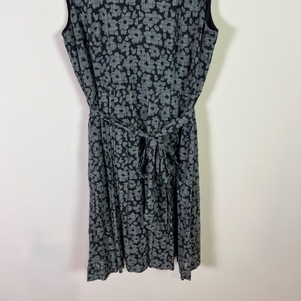 Brooks Brothers Black and Gray Floral Print Pleated Dress - Picture 5 of 11